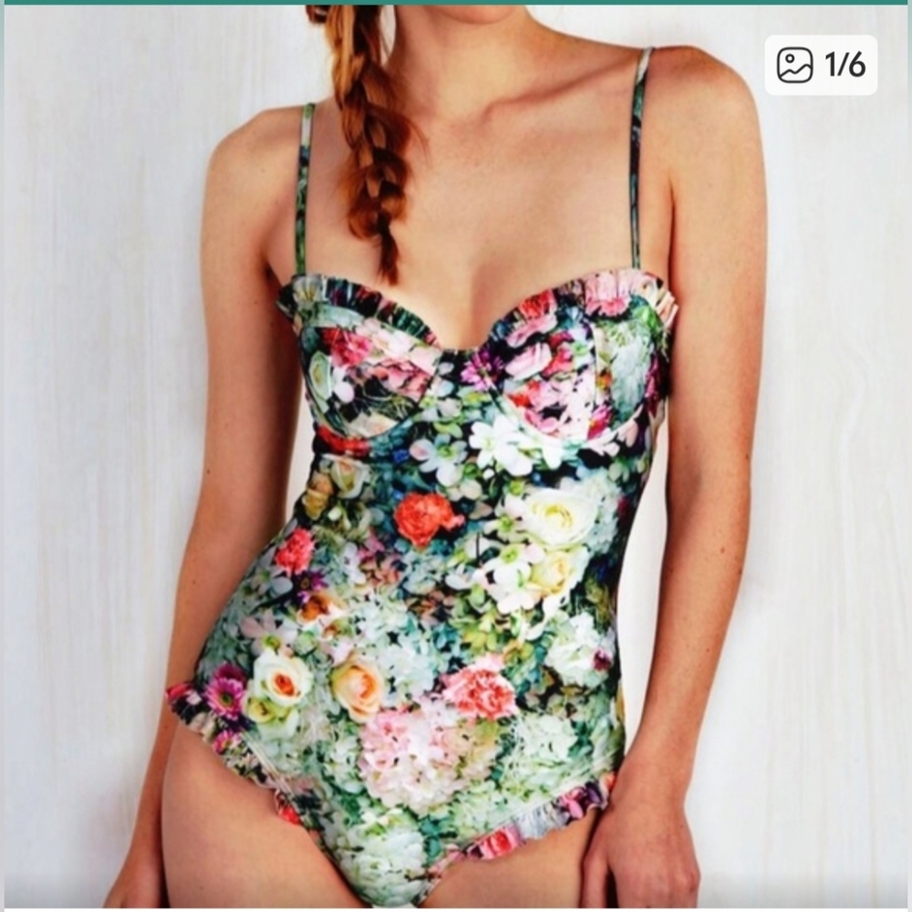 NWT WildFox Women's Fairy Wall Ruffle 1pc Swimsuit Floral Sz XS CUTE Sexy Pocket
